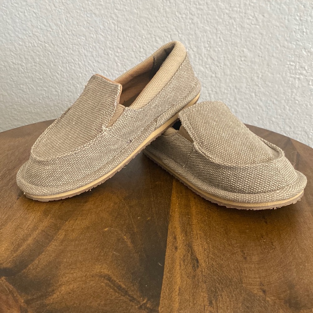 Children’s Place tan slide on size 10